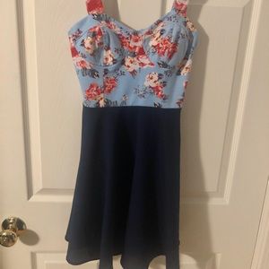 Cute floral sundress!